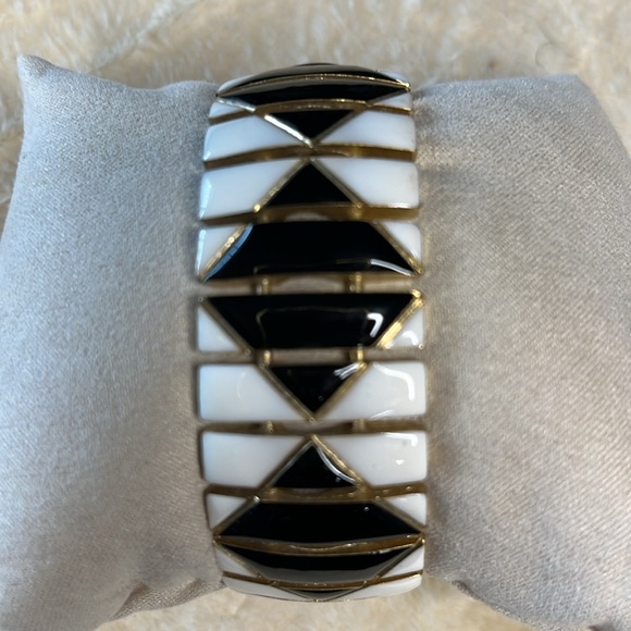 Enamel vintage cuff bracelet black and white enamel with brushed golden edges - Picture 3 of 8